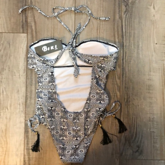 🌟Host Pick🌟Biki one piece Bathing Suit. - Picture 3 of 4